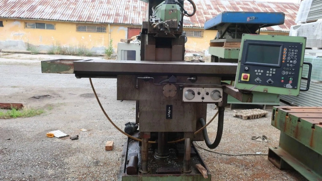 CME CNC Universal Mill, in very good used condition, visible under power