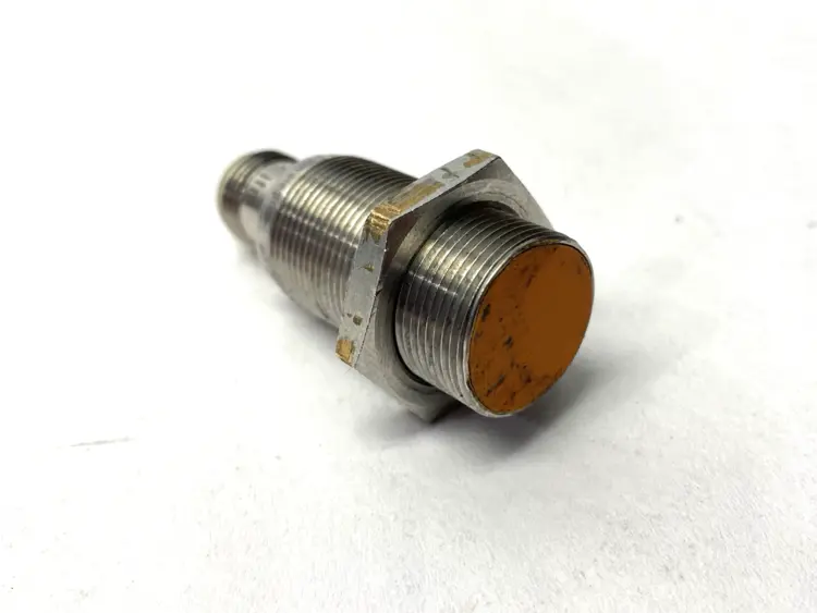 Used IFM INDUCTIVE PROXIMITY SENSOR 8MM SENSING RANGE PNP M18 10-30V DC Nuts & Screws | Maverick Industrial Sales #1101242