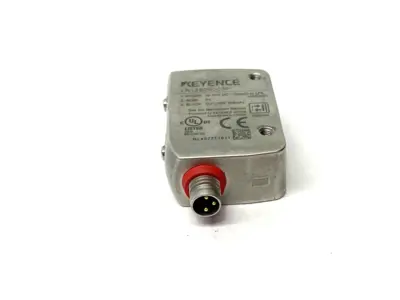 USED KEYENCE SELF-CONTAINED CMOS DISTANCE BASED LASER SENSOR, 3-PIN 250MM