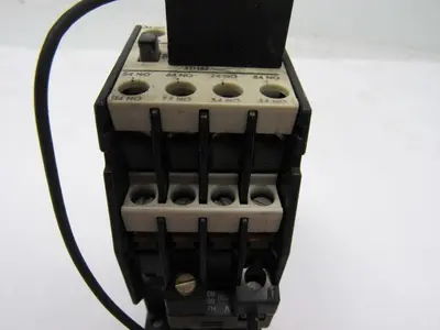 Siemens 3TH8280-0A AC 600V  Contactor 220V Coil 8 N.O. Contacts