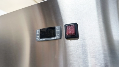 171-0361 54" 2 Door Reach In Self Contained Freezer