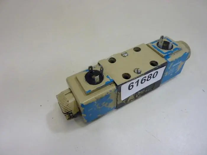 Used VICKERS DG4V3S6CMUB560 Valves/Fittings Michigan US | Ideal Machinery #587088