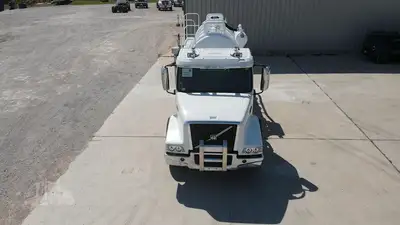 Used 2019 VOLVO VHD64B200 Vacuum Truck Texas US | Roll Off Truck World #1492017