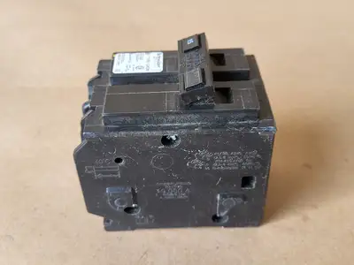USED SCHNEIDER ELECTRIC CHOM215