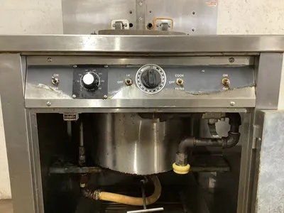152-0648 Giles MGF Auto Lift Fryer with Filtration System