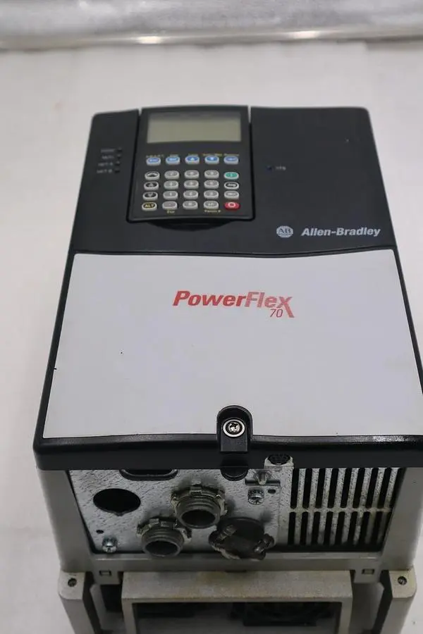 Allen-Bradley PowerFlex 70 20AB015A0AYNANG0 MFG. 2016 AC Drive STOCK 2441
