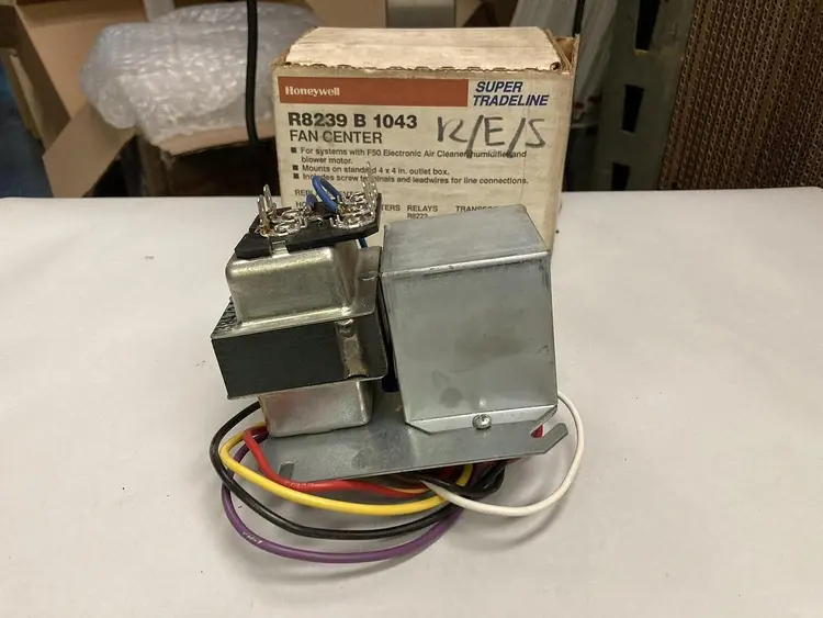 New | in-Stock HONEYWELL R8239B1043 HVAC Parts and Equipment | Surplus Asset Holdings #1196048