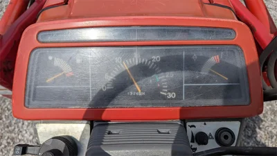 USED 2001 MASSEY FERGUSON 1233