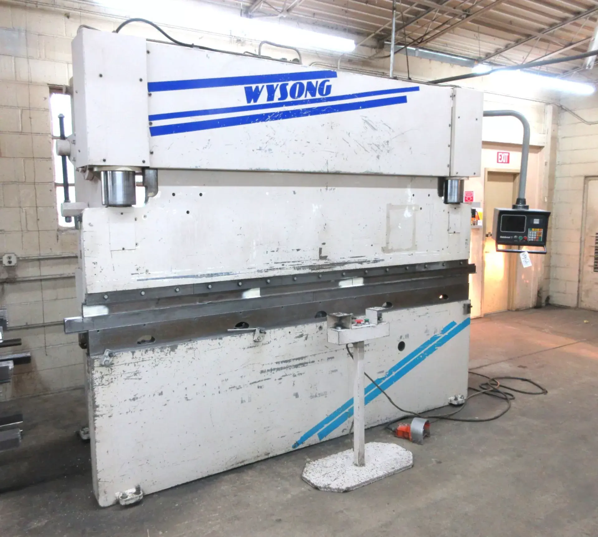 WYSONG 140 TON x 10′ HYDRAULIC PRESS BRAKE 3 AXIS CNC BACK GAUGE