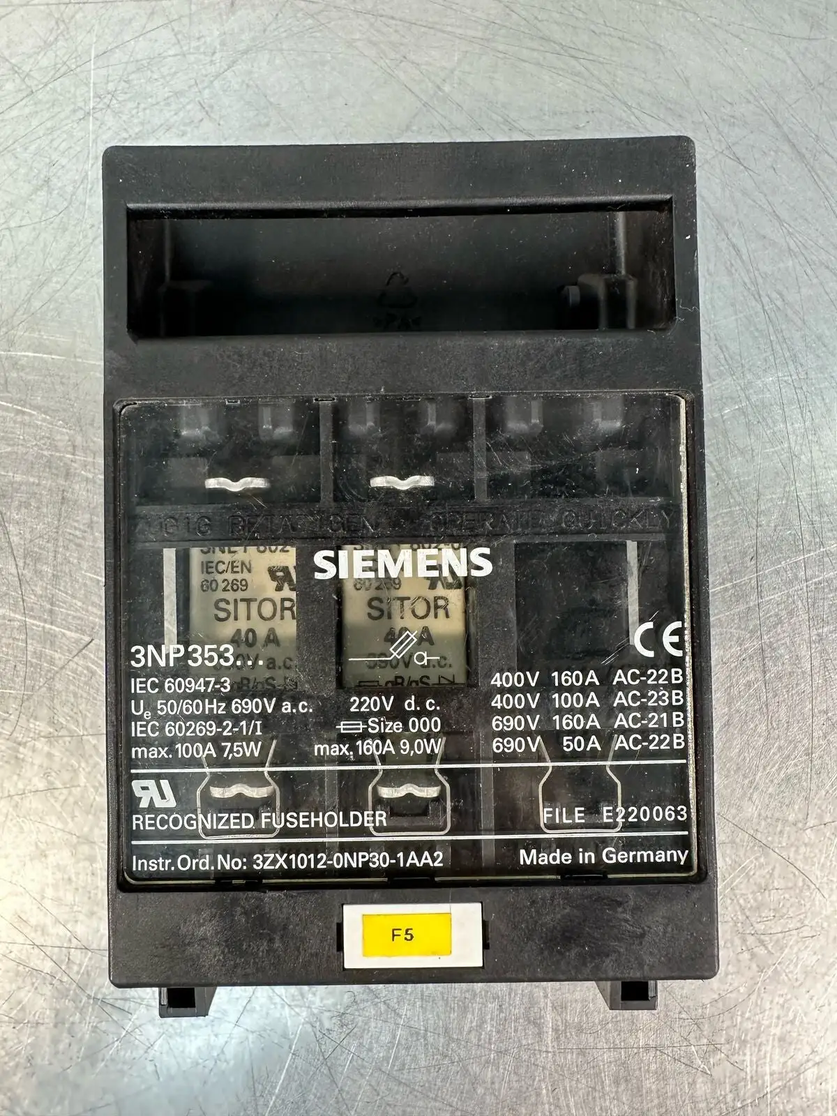 Siemens 3NP353 3ZX1012-0NP30—1AA2 Disconnect Fuse + 2 units x 40A (7.4.5)