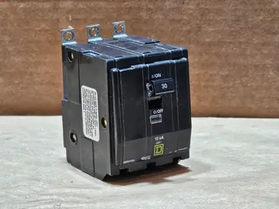 USED SQUARE D QOB330