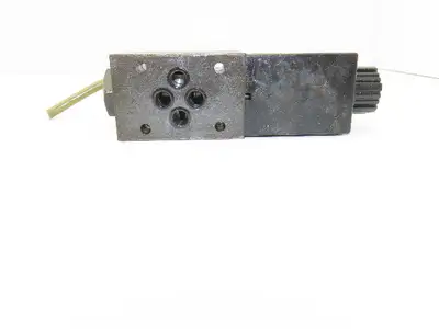 KYB Kayaba DSGS-ACB-02-D24-D-1 Directional Control 4/2 Solenoid Valve 24VDC