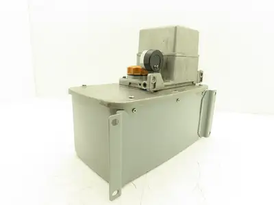 Showa LCB4 7864 Lubrication Oil Pump Machine Oiler 6L Steel Tank 0.1 L/Min 200V