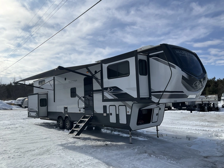 Used 2024 KEYSTONE 377FL Campers, Caravans, Motorhomes Michigan US | Miedema Asset Management Group #1183513