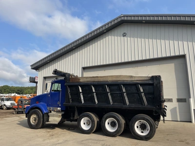 Used 2000 KENWORTH T800 TRI-AXLE DUMP TRUCK Dump trucks Michigan US | Miedema Asset Management Group #1436985