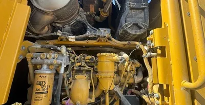 USED 2011 CATERPILLAR 140m2 AWD