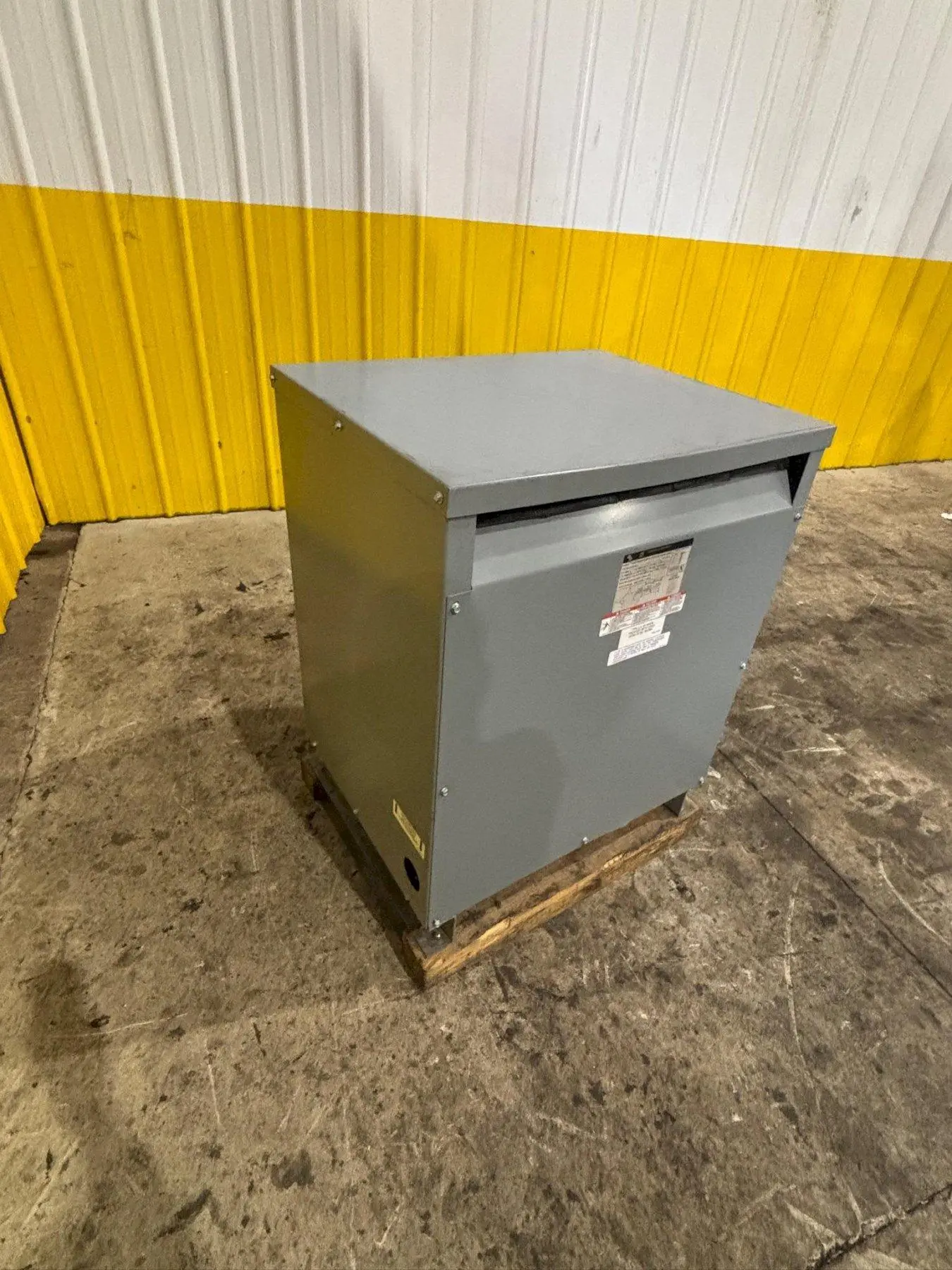 112.5 KVA SQUARE D 480 <-> 208Y/120 ELECTRICAL 3 PHASE TRANSFORMER: YOBRO #24136