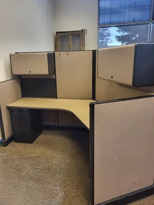 Herman Miller 3-Unit Cubicle Workstation - 120° Layout, Acoustic Panels, Roll-Top Desk Wall Unit