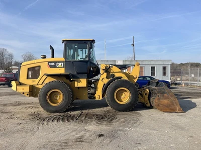 USED 2013 Caterpillar 930K