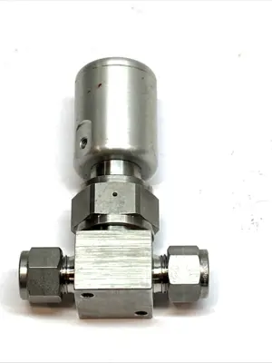 USED SWAGELOK BELLOWS VALVE 3/8" TUBE NC PNEUMATIC 316L HIGH PURITY