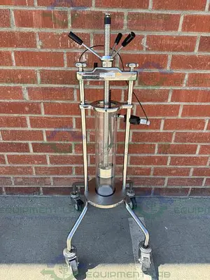 USED MILLIPORE QUIKSCALE 100 / 550 CHROMATOGRAPHY COLUMN 4L