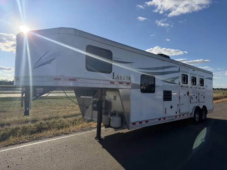 Used 2019 LAKOTA C839 HORSE TRAILER Livestock Trailers Minnesota US | Carco Truck & Equipment #1513943