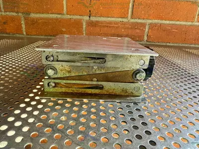 Used VWR 6" X 6" X 10" STAINLESS STEEL TABLE-TOP LAB JACK Miscellaneous Laboratory Equipment California US | Equipment Lab #1330302