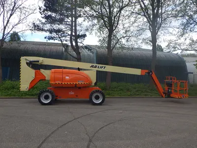 USED 2011 JLG 800AJ