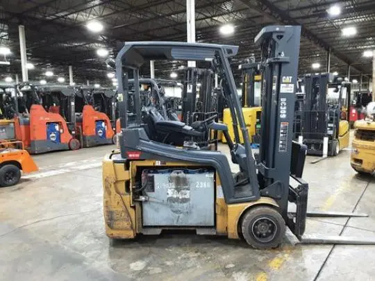 Used 2019 CATERPILLAR 2ET4000 3-Wheel Stand up Electric Counterbalance Forklifts | Russell Equipment #724030