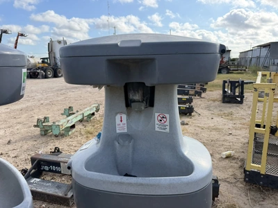 Used _UNKNOWN_ _UNKNOWN_ Hand Washing and Sanitizing Texas US | Miedema Asset Management Group #1312579