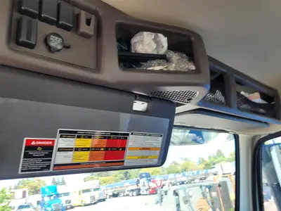 USED 2017 VOLVO VNL64T300