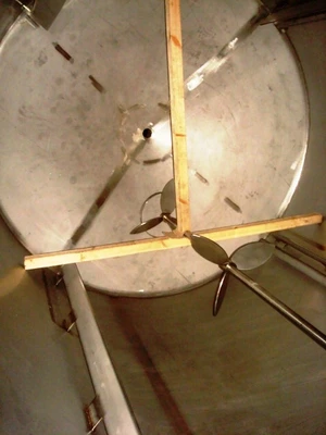 9,000L Stainless Steel Enclosed Tank.