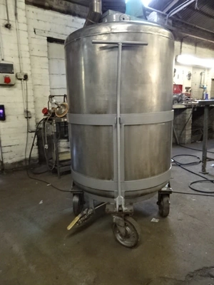 400L S/S Enclosed Tank On Castors