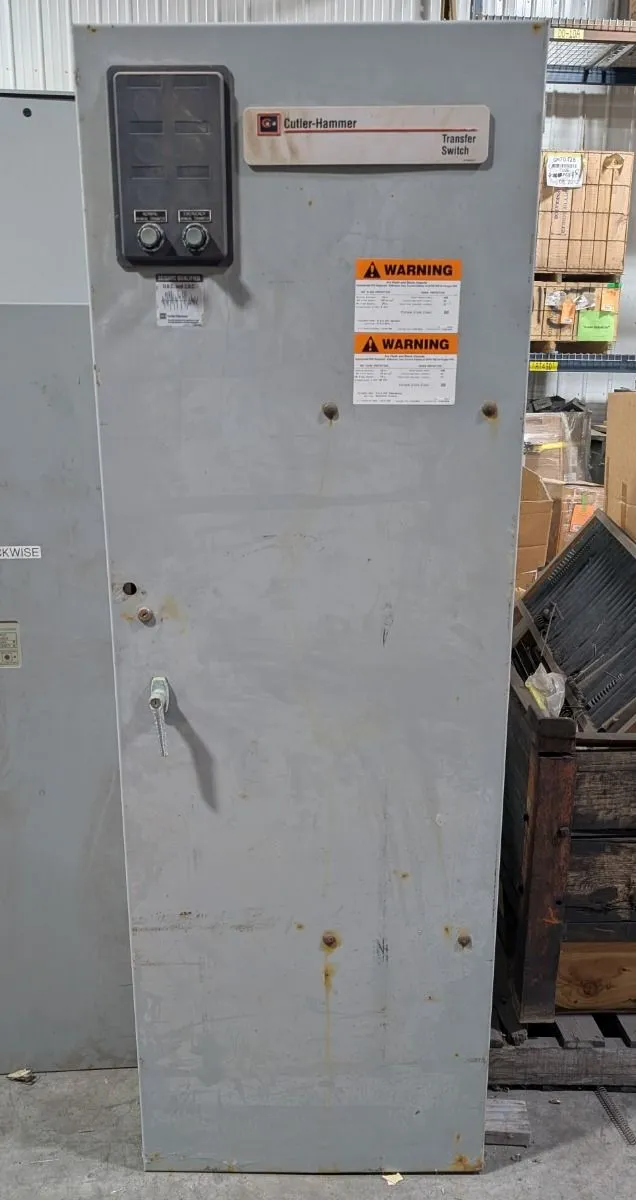 800A Cutler Hammer NTVSNBA30800XSU Manual Transfer Switch 3 Pole 4 Wire Used