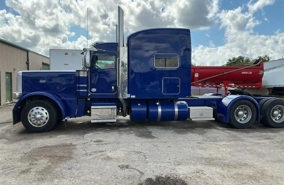 USED 2024 PETERBILT 389