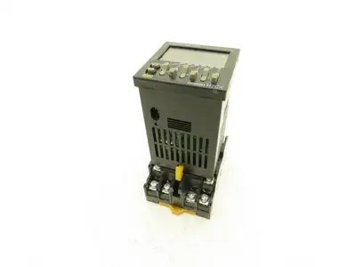 Omron H7CX-R11-N Digital Multifunction Preset Counter 100-240V Panel Mounted