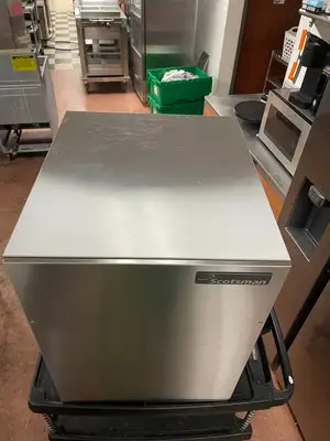 Used Scotsman Used 22" Scotsman FME804RLS Remote Condenser Nugget Ice Machine Maker Head 115V - Shed Ice Machines Illinois US | Falcon Restaurant Supply #1375138