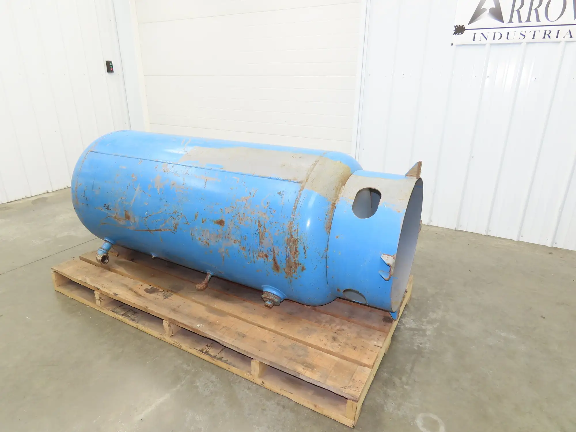 Manchester Vertical Compressed Air Receiver Tank 200 Gallon 200 PSI 30"x 81"