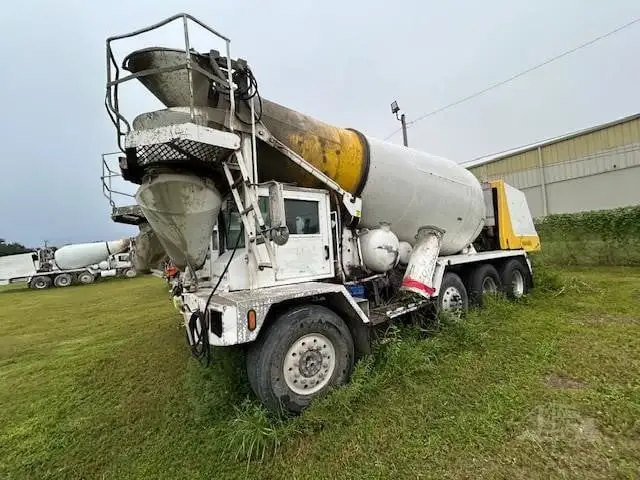 Used 2019 INDIANA PHOENIX CONCRETE MIXER Concrete Mixer Trucks Florida US | Big D Heavy Equipment #1556990