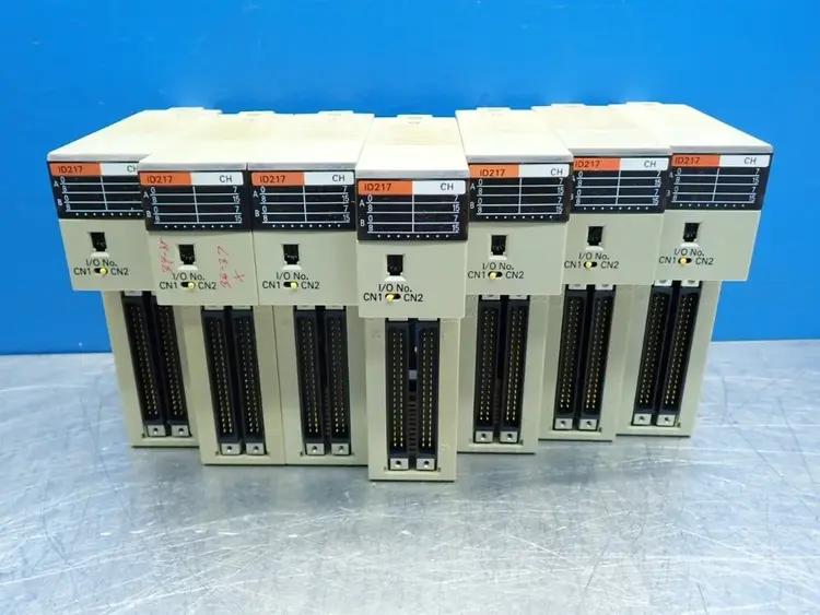 Used OMRON C200HID217 Input / Output Modules | HGR 24 #733429