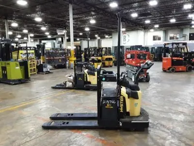 USED 2023 HYSTER B60ZAC2