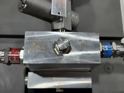 0-400 kPa Pressure Gauge Assembly w/ Windowed Enclosure