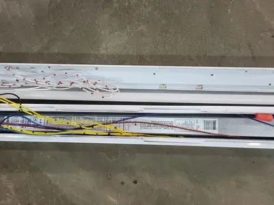 NEW DAY-BRITE FSS470L840-UNV