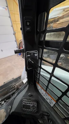 2022 BOBCAT T740 Skid Steer | Iron Listing (30)