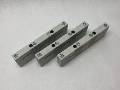 Used RITTAL BUSBAR SUPPORT BRACKET FOR BUSBAR SYSTEMS Miscellaneous MRO | Maverick Industrial Sales #1121957