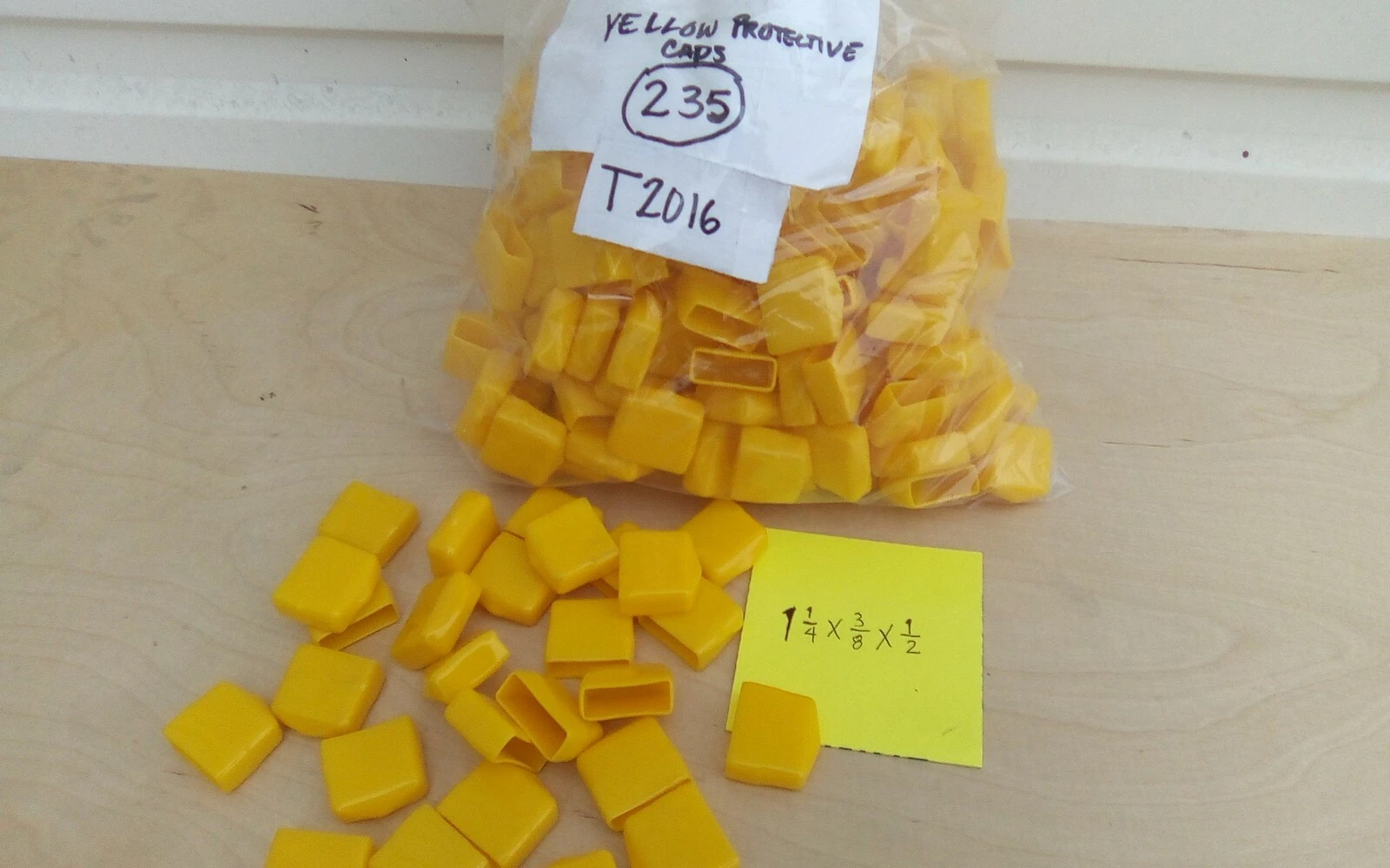 Lot of 5 Yellow Vinyl Tubing  FEMALE  End  Cap Plugs 1 1/4"X3/8"X1/2"