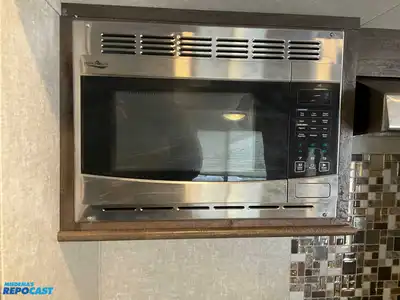 USED 2018 FOREST RIVER VIBE 288RLS