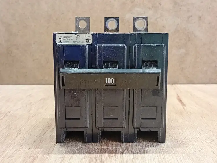 Used CUTLER-HAMMER BAB3100H Switchgears British Columbia CA | Lenmark #1438327