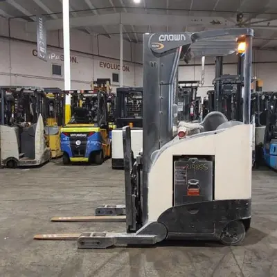 USED 2019 CROWN RR5725-45