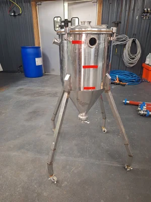 Used _UNKNOWN_ _UNKNOWN_ Dish & Cone Bottom Tanks Georgia US | Auction Management Corporation #1548459